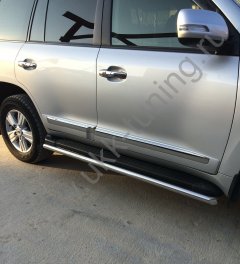Тюнинг внедорожника Защита штатного порога труба Toyota Land Cruiser 200 2007-2012