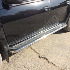 Тюнинг внедорожника Пороги с накладным листом Renault Duster 2011