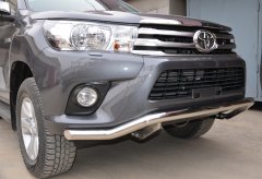 Тюнинг внедорожника Защита переднего бампера Toyota Hilux 2015