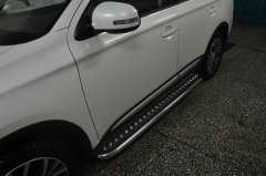 Тюнинг внедорожника Пороги с накладным листом Mitsubishi Outlander 2019