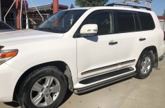 Тюнинг внедорожника Защита штатного порога труба Toyota Land Cruiser 200  2015