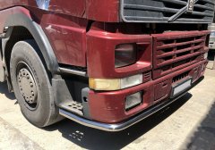 Тюнинг внедорожника Защита переднего бампера Volvo Седельный тягач FH 12 до 2000