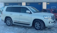 Тюнинг внедорожника Защита штатного порога труба Toyota Land Cruiser 200 2013