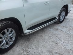 Тюнинг внедорожника Защита штатного порога труба Toyota Land Cruiser 200 2013