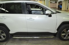 Тюнинг внедорожника Пороги с накладным листом Toyota RAV4 2019