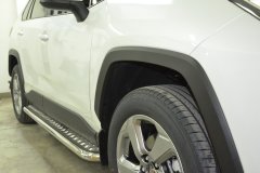 Тюнинг внедорожника Пороги с накладным листом Toyota RAV4 2019