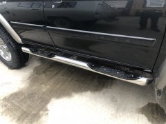 Тюнинг внедорожника Порог труба с проступью Mitsubishi Pajero Sport 1998-2007