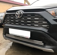 Тюнинг внедорожника Решетка передняя Toyota RAV4 2019