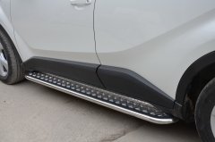 Тюнинг внедорожника Пороги с накладным листом Toyota C-HR 2018