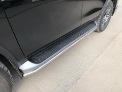 Тюнинг внедорожника Защита штатного порога труба Toyota Fortuner TRD 2018