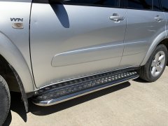 Тюнинг внедорожника Пороги с накладным листом Toyota RAV4 2000