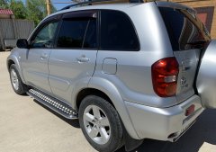 Тюнинг внедорожника Пороги с накладным листом Toyota RAV4 2000