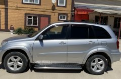 Тюнинг внедорожника Пороги с накладным листом Toyota RAV4 2000