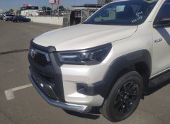 Тюнинг внедорожника Защита переднего бампера Toyota Hilux Black Onyx 2020