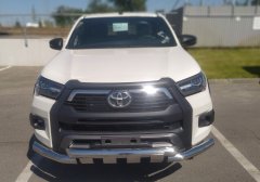 Тюнинг внедорожника Защита переднего бампера Toyota Hilux Black Onyx 2020