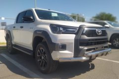 Тюнинг внедорожника Защита переднего бампера Toyota Hilux Black Onyx 2020