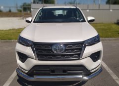 Тюнинг внедорожника Защита переднего бампера Toyota Fortuner 2020