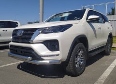 Тюнинг внедорожника Защита переднего бампера Toyota Fortuner 2020