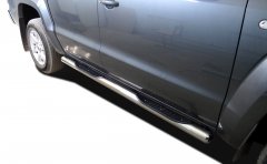 Тюнинг внедорожника Порог труба с проступью Volkswagen Amarok 2016