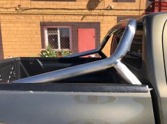 Тюнинг внедорожника Защитные дуги кузова Toyota Hilux Black Onyx 2020