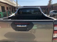 Тюнинг внедорожника Защитные дуги кузова Toyota Hilux Black Onyx 2020