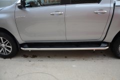 Тюнинг внедорожника Защита штатного порога труба Toyota Hilux Black Onyx 2020