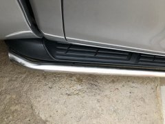 Тюнинг внедорожника Защита штатного порога труба Toyota Hilux Black Onyx 2020