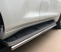 Тюнинг внедорожника Защита штатного порога труба Toyota Land Cruiser Prado 150 Black Onyx 2020