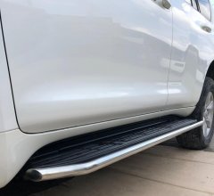 Тюнинг внедорожника Защита штатного порога труба Toyota Land Cruiser Prado 150 Black Onyx 2020