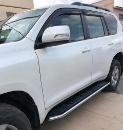 Тюнинг внедорожника Защита штатного порога труба Toyota Land Cruiser Prado 150 Black Onyx 2020