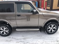 Тюнинг внедорожника Пороги с накладным листом Niva 2121 Urban 2014