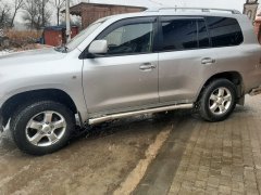 Тюнинг внедорожника Защита штатного порога труба Toyota Land Cruiser 200 2007-2012
