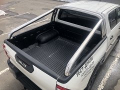Тюнинг внедорожника Защитные дуги кузова Toyota Hilux Black Onyx 2020