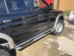 Тюнинг внедорожника Порог труба с проступью Mitsubishi Pajero Sport 1998-2007