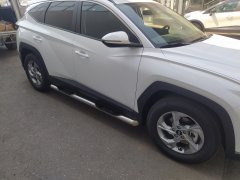 Тюнинг внедорожника Порог труба с проступью Hyundai Tucson 2021