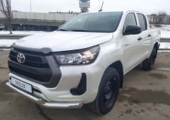 Тюнинг внедорожника Защита переднего бампера Toyota Hilux 2021