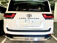 Тюнинг внедорожника Защита заднего бампера Toyota Land Cruiser 300 2021 (Юбилейная)
