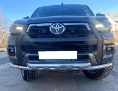 Тюнинг внедорожника Защита переднего бампера Toyota Hilux Black Onyx 2020