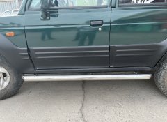 Тюнинг внедорожника Защита штатного порога труба Mitsubishi Pajero 1 1986-2006