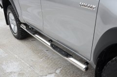 Тюнинг внедорожника Порог труба с проступью Toyota Hilux 2021