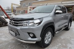 Тюнинг внедорожника Порог труба с проступью Toyota Hilux 2021