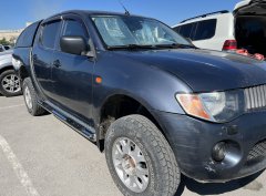 Тюнинг внедорожника Порог труба с проступью Mitsubishi L200 2006