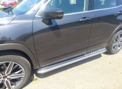 Тюнинг внедорожника Пороги с накладным листом Chery Exeed LX 2022