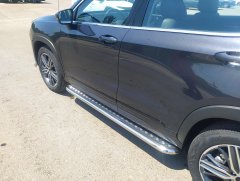 Тюнинг внедорожника Пороги с накладным листом Chery Exeed LX 2022