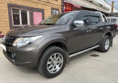 Тюнинг внедорожника Защита штатного порога труба Mitsubishi L200 2015