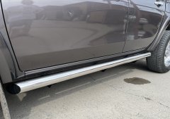 Тюнинг внедорожника Защита штатного порога труба Mitsubishi L200 2019