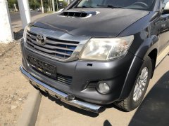 Тюнинг внедорожника Защита переднего бампера Toyota Hilux 2011