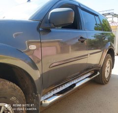Тюнинг внедорожника Порог труба с проступью Mitsubishi Pajero Sport 2008