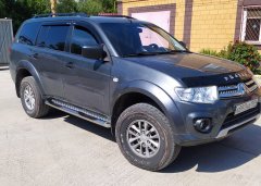 Тюнинг внедорожника Порог труба с проступью Mitsubishi Pajero Sport 2008