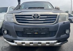 Тюнинг внедорожника Защита переднего бампера Toyota Hilux 2011